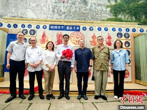 涵乔财富 当传统剪纸艺术遇见中医药文化&#32;“花样经”剪出健康之美